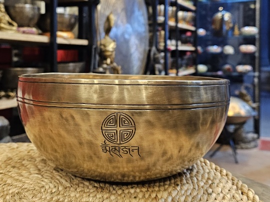 Fullmoon singing Bowl 25cm